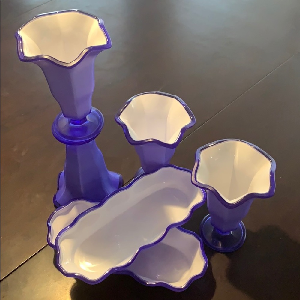 Ice cream serving dishes